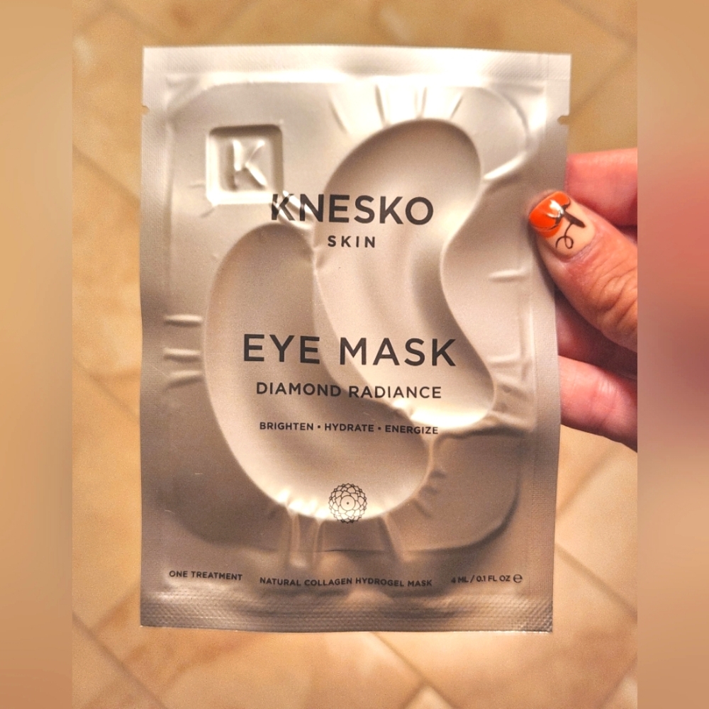 KNESKO x Sculptra Diamond Radiance Multi Masking & Gemstone Roller Kit - Picture 8 of 9
